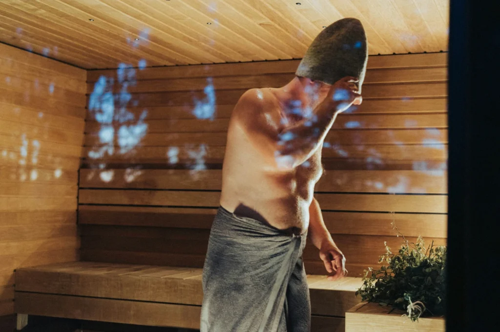 a person experiences headache while in sauna